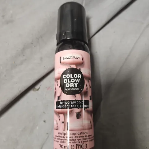 BOX OF APPROXIMATELY 24 MATRIX COLOR BLOW DRY BY SOCOLOR – TEMPORARY COLOR SPRAY, IRIDESCENT ROSE BLONDE, 70 ML
