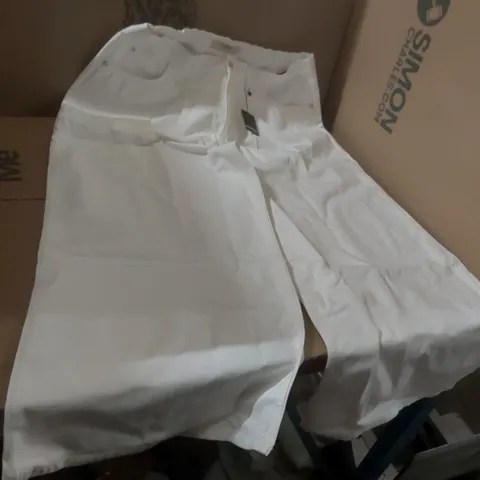 BOX CONTAINING APPROXIMATELY 14x BRAND NEW SIMPLY BE ECRU WIDE LEG JEANS - SIZE 18R