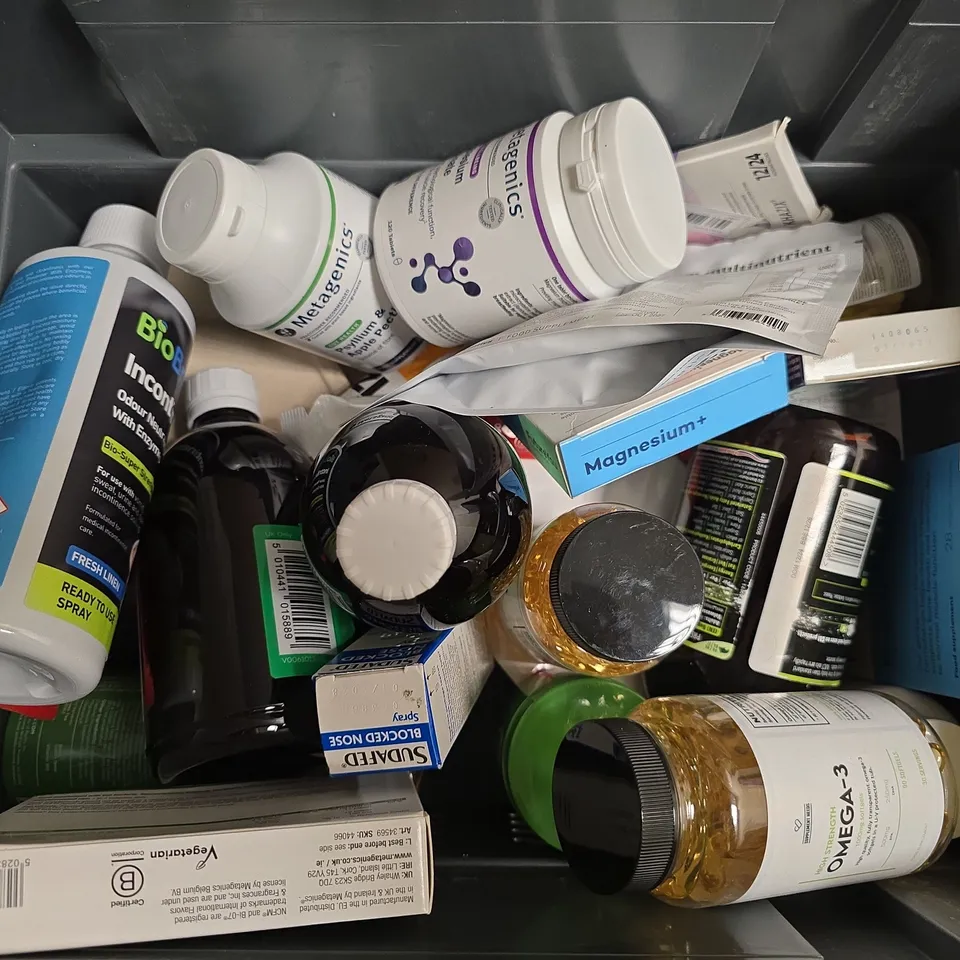 APPROXIMATELY 15 ASSORTED VITAMIN/HEALTH AID PRODUCTS TO INCLUDE NUMARK LACTULOSE, HIGH STRENGTH OMEGA-3, OPOSITIV METABOLISM, ETC - COLLECTION ONLY