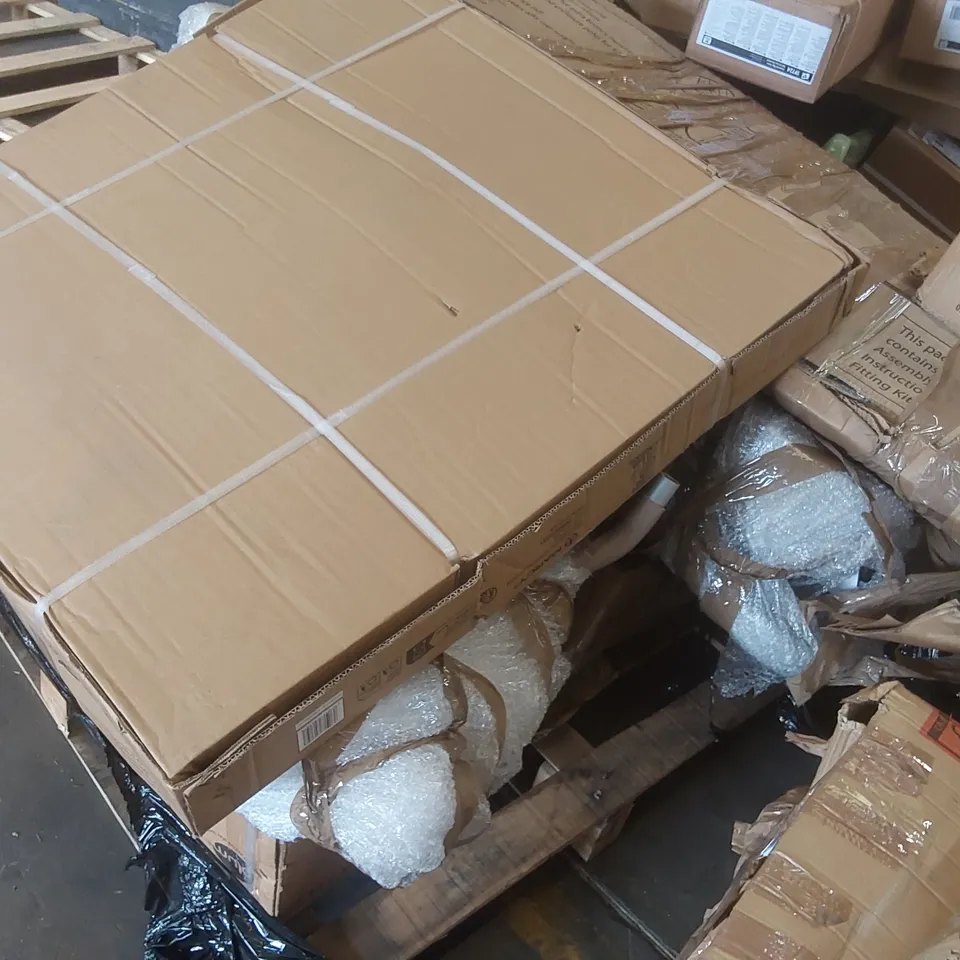 PALLET CONTAINING A LARGE QUANTITY OF ASSORTED ITEMS INCLUDING: TRAMPOLINE PARTS ECT