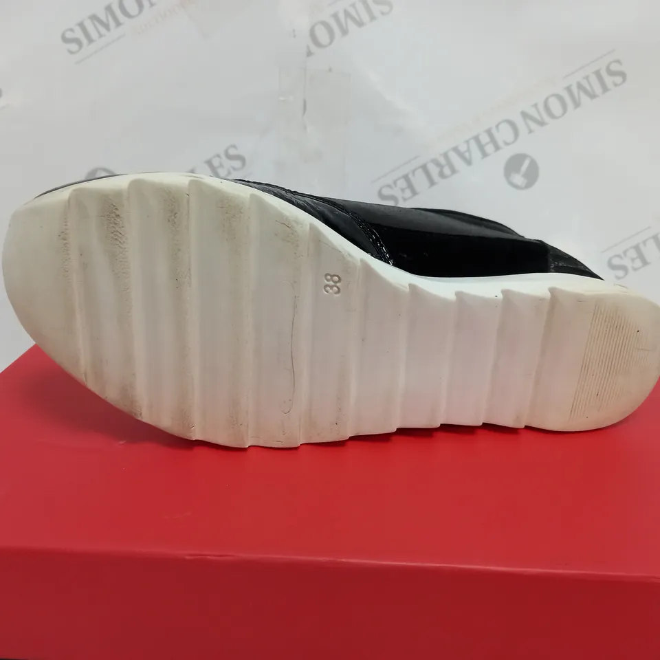 BOXED PAIR OF RUTH LANGSFORD WEDGE TRAINERS IN BLACK SIZE 5