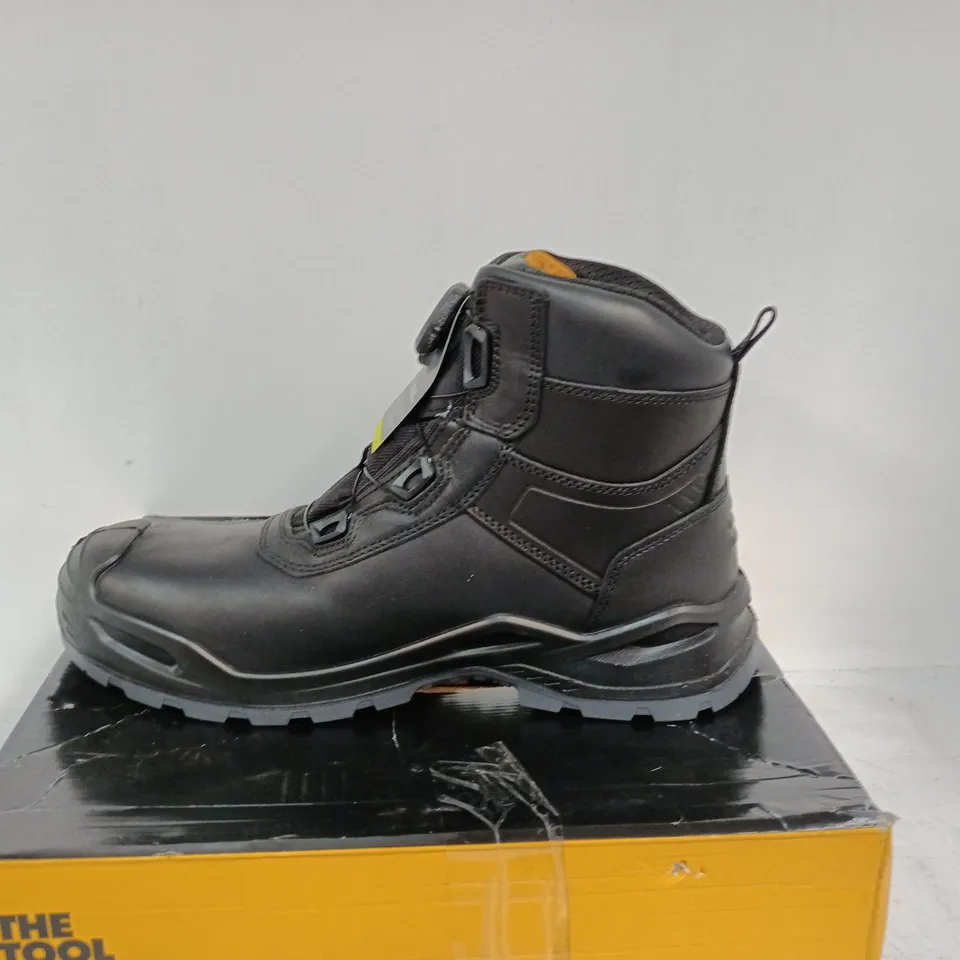 BOXED DEWALT LANDER BLACK SAFETY BOOTS – UK 11 (EU 45)