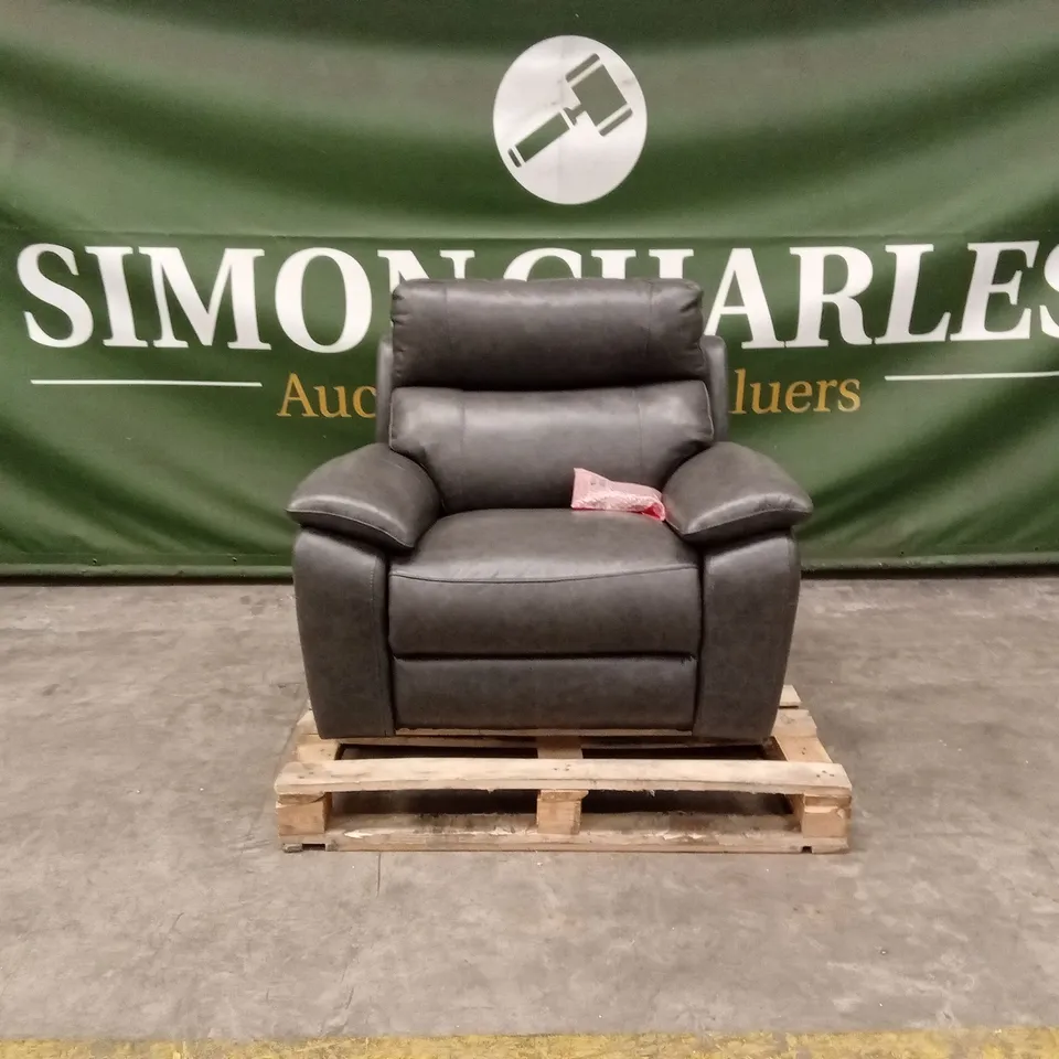 QUALITY DESIGNER ITALIAN MADE PATRIZIO LEATHER ELECTRIC RECLINER CHAIR WITH SMALL ARMS
