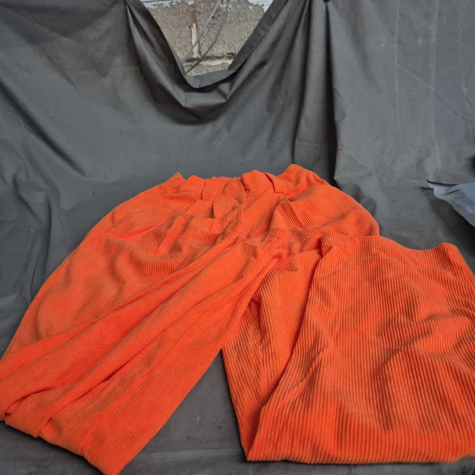 BOX OF APPROXIMATELY 25 ASSORTED CLOTHING ITEMS INCLUDING BEIGE JUMPER , ELASTICATED WAIST JEANS AND BRIGHT ORANGE CORDS