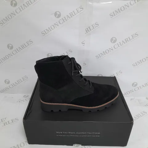 VIONIC LARSON LACE UP BOOT SIZE 6