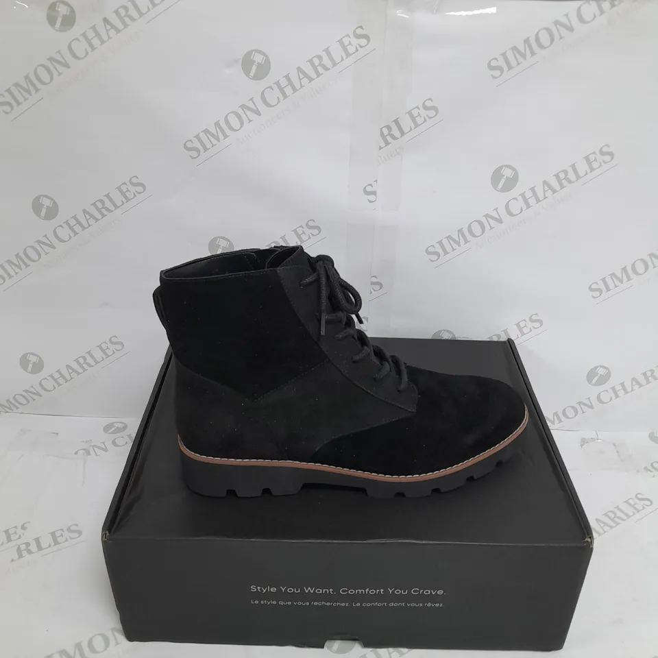 VIONIC LARSON LACE UP BOOT SIZE 6