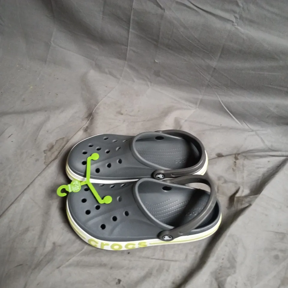 CROCS BAYABAND CLOG – GREY, UK 5 (EU 38) WITH TAG