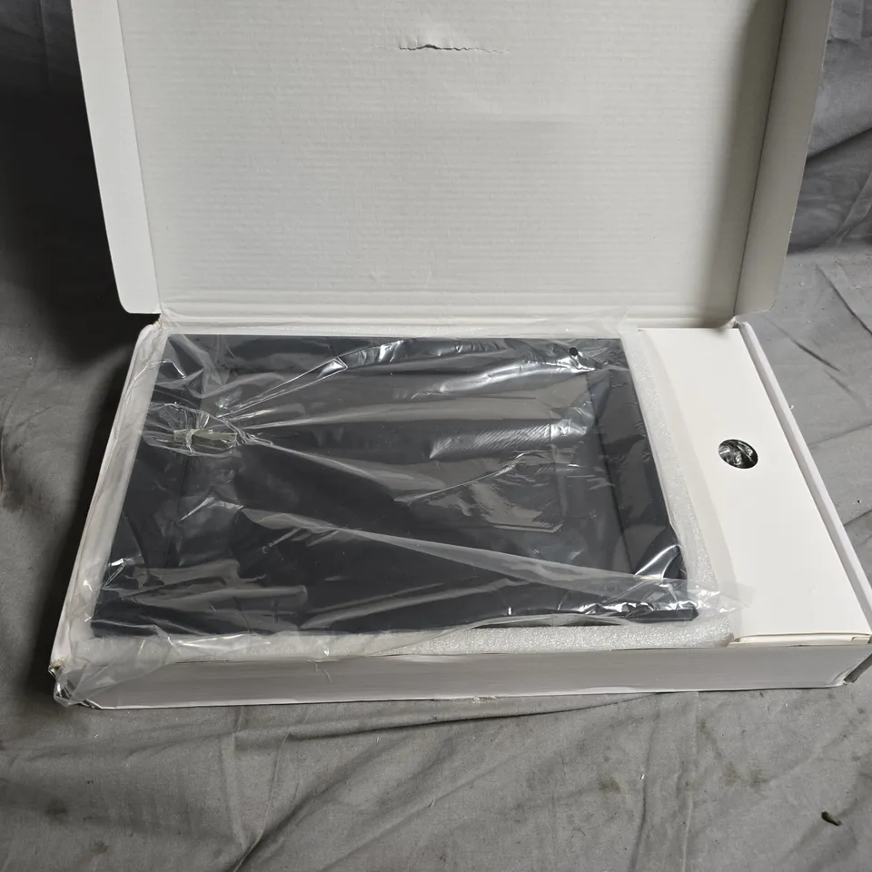 FRAMEO DIGITAL PICTURE FRAME – MODEL 112K