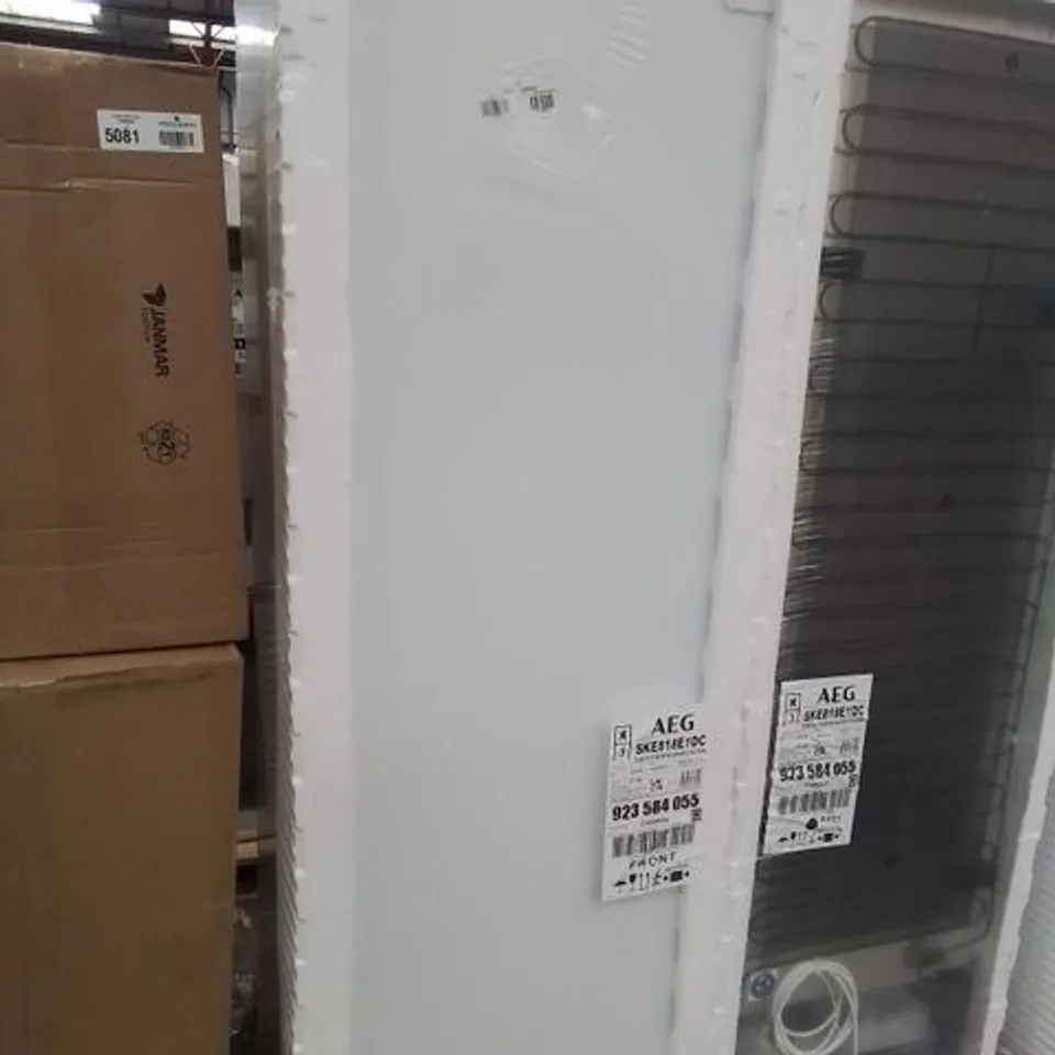 AEG 6000 SERIES TALL INTEGRATED FRIDGE 310L MODEL SKE818E1DC RRP £1000