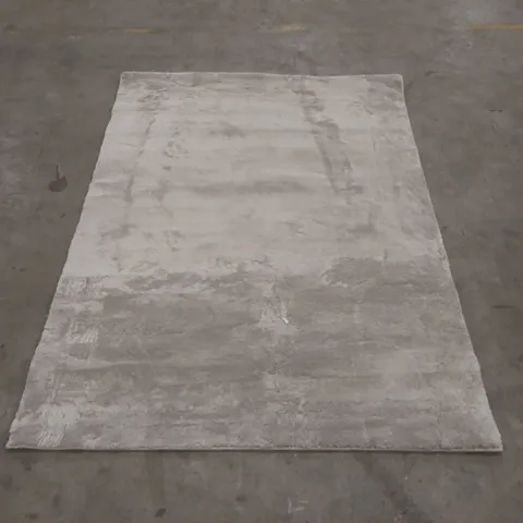 QUALITY DESIGNER AREA RUG - APPROXIMATELY 170 x 120cm