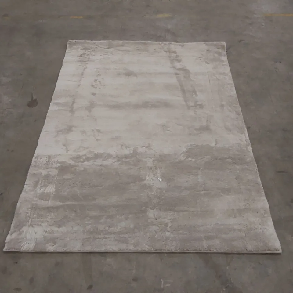 QUALITY DESIGNER AREA RUG - APPROXIMATELY 170 x 120cm