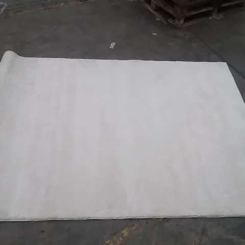 QUALITY DESIGNER AREA RUG - APPROXIMATELY 230X160CM