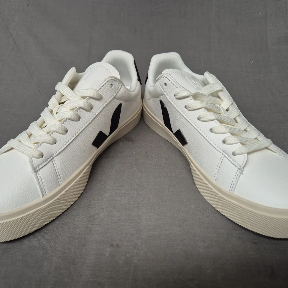 BOXED PAIR OF VEJA SHOES IN WHITE/BLACK UK SIZE 6.5