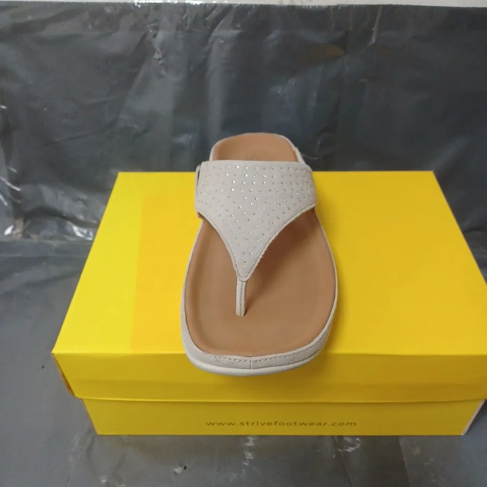 STRIVE THONG SANDALS BEIGE GLITTER SIZE 7