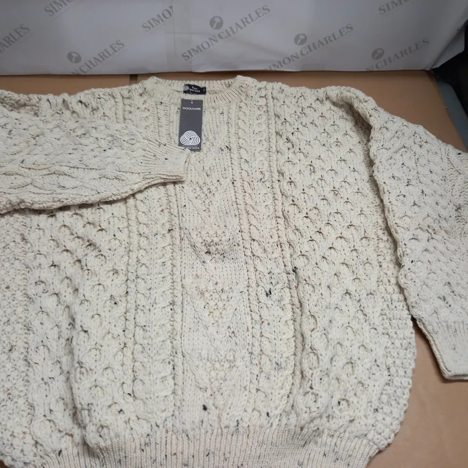 LOT OF 10 AS NEW PURE NEW WOOL KNITTED CREW JUMPERS IN ECRU - ALL M