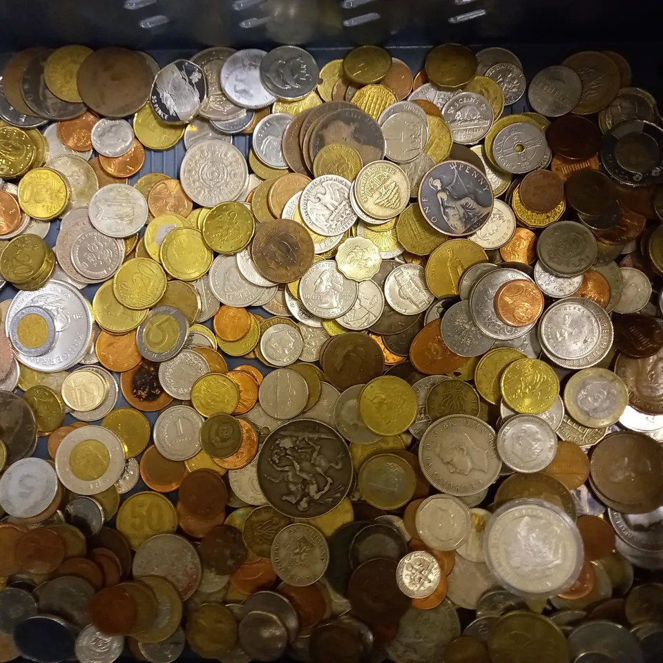LOT OF APPROXIMATELY 150 ASSORTED COINS