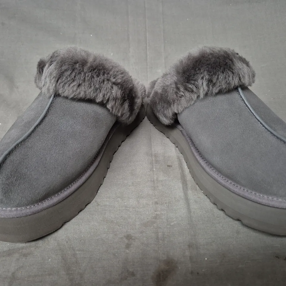 BOXED PAIR OF UGG WOMEN'S DISQUETTE SLIPEPRS IN GREY UK SIZE 8