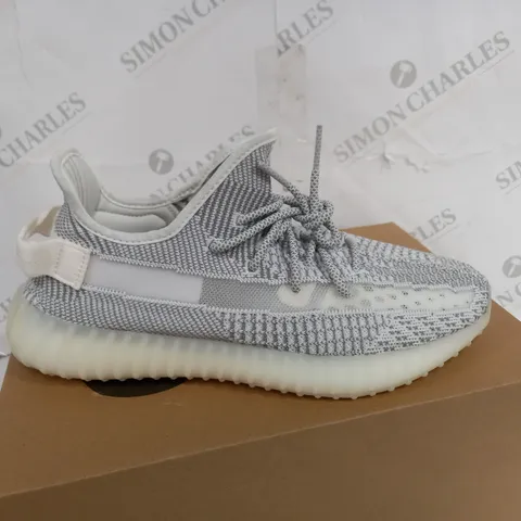 BOXED PAIR OF ADIDAS YEEZY 350 V2 GREY TRAINERS SIZE 10