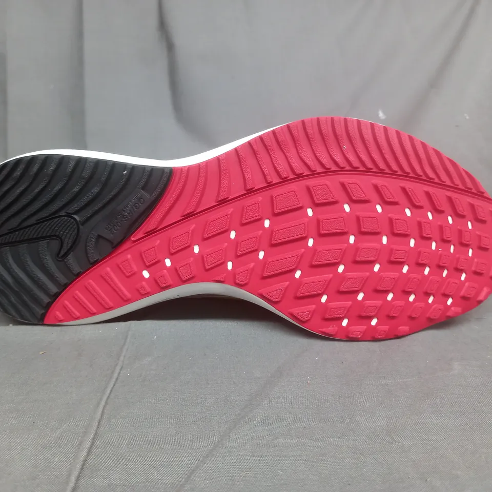 PAIR OF NIKE AIR ZOOM VOMERO 16 SHOES IN BRIGHT RED UK SIZE 12