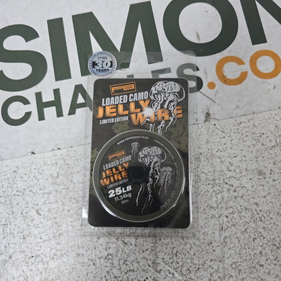 TOTE OF APPROXIMATELY 15 ASSORTED ITEMS TO INCLUDE: LOADED CAMO JELLY WIRE 25LBS