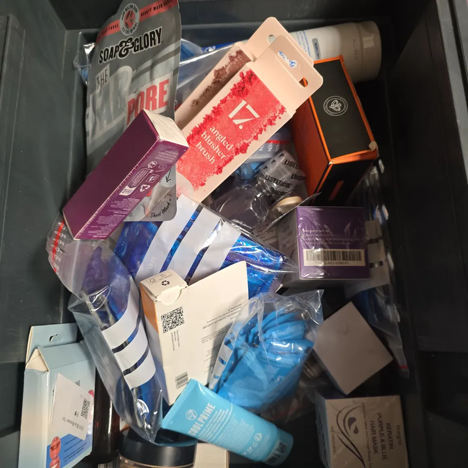 APPROXIMATELY 15 ASSORTED HEALTH & BEAUTY PRODUCTS TO INCLUDE LADY SHAVER, WATERMELON GEL WASH, WILDMINT SPF 50 MOISTURIZER ETC - COLLECTION ONLY