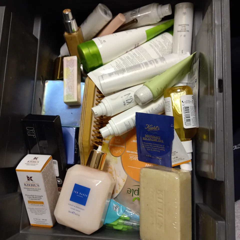 LOT OF HOUSEHOLD ITEMS TO INCLUDE GRUUM BODY WASH BAR, ETC