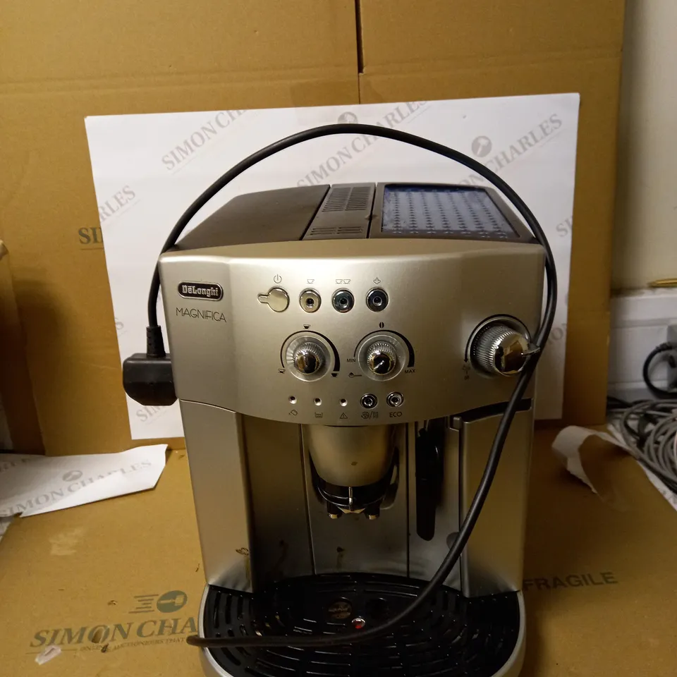 DELONGHI MAGNIFICA COFFEE MACHINE 