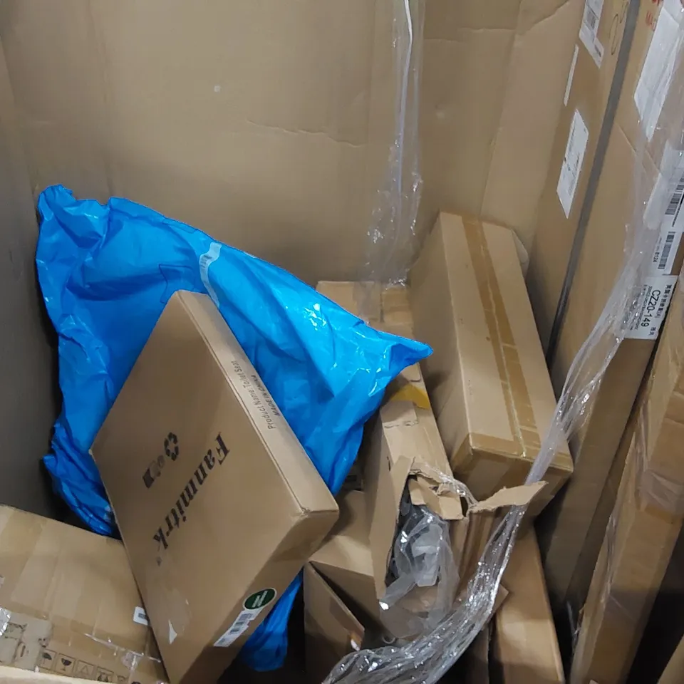 PALLET OF ASSORTED CONSUMER PRODUCTS TO INCLUDE: OFFICE CHAIRS, WHEELCHAIR, RETRACTABLE SAFETY GATE, TOILET SEAT ECT