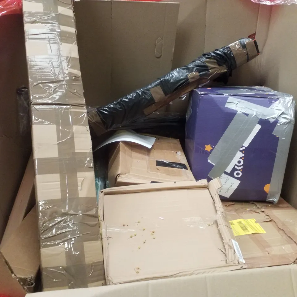 PALLET CONTAINING ASSORTED PRODUCTS INCLUDING PET CARRIER BACKPACK, WALL MOLDING, GOLF IRONS SET & 3 PANEL ROOM DIVIDER