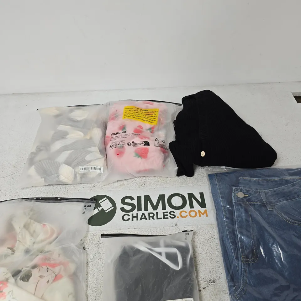 BOX OF APPROXIMATELY 15 ASSORTED CLOTHING ITEMS IN VARIOUS COLOURS, SIZES AND STYLES
