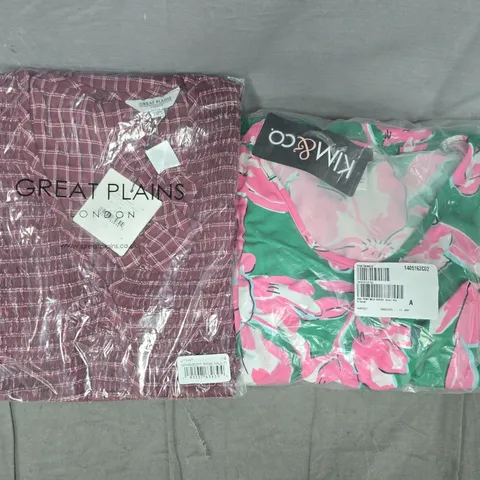 BOX OF APPROXIMATELY 20 ASSORTED CLOTHING AND FASHION ITEMS IN VARIOUS STYLES, SIZES, AND COLOURS - COLLECTION ONLY