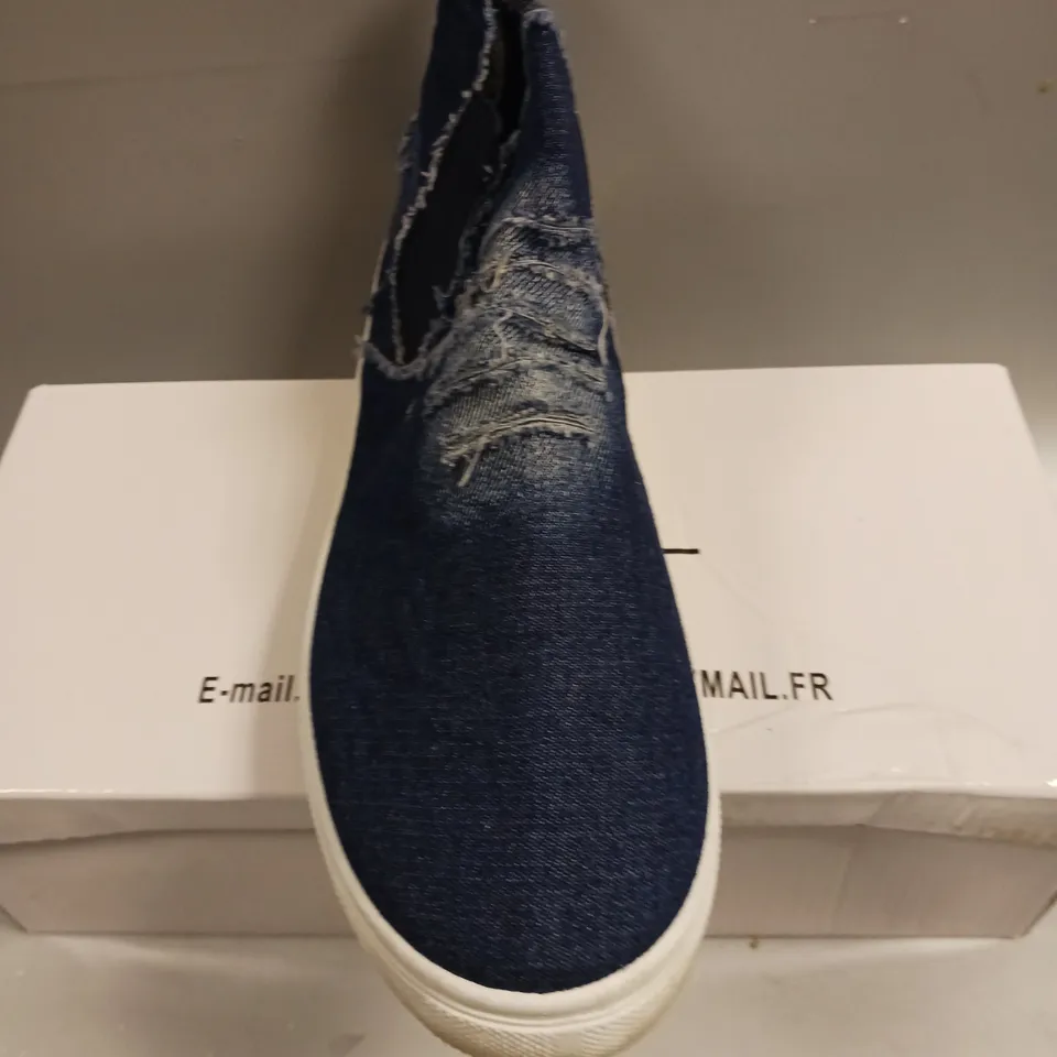 LOT OF 12 PAIRS OF W.S SHOES DENIM LOOK SHOES IN BLUE - VARIOUS SIZES