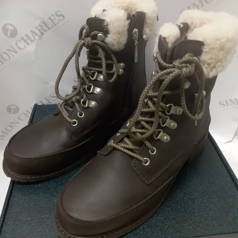 BOXED OKAB LACED ESPRESSO BOOTS WITH FUR - SIZE 9