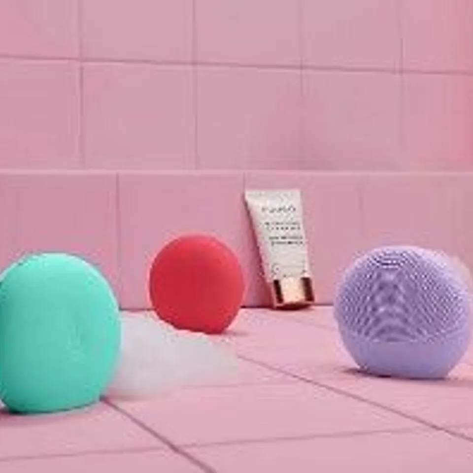FOREO LUNA PLAY PLUS 2 WITH HOME & AWAY CLEANSER