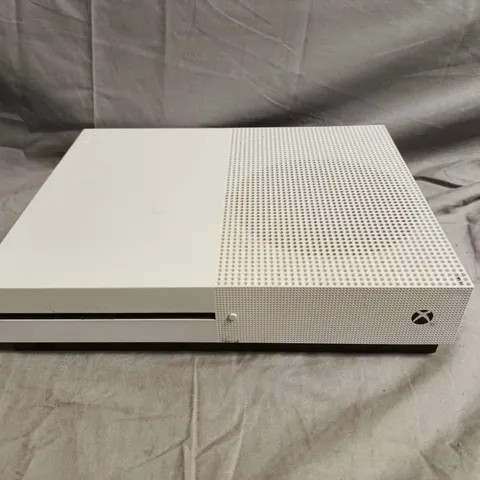 MICROSOFT XBOX ONE S GAMES CONSOLE IN WHITE - MODEL 1681 (CONSOLE ONLY)