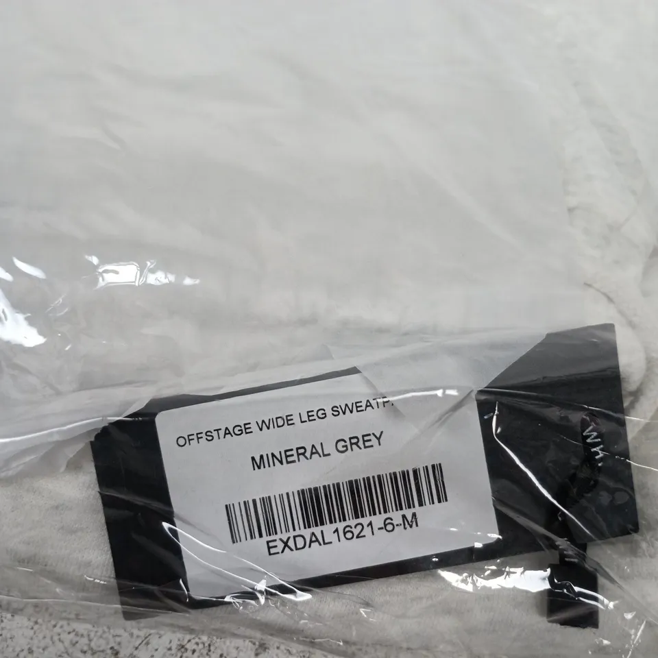 BAGGED WHITE FOX OFFSTAGE WIDE LEG SWEATPANTS – SIZE M