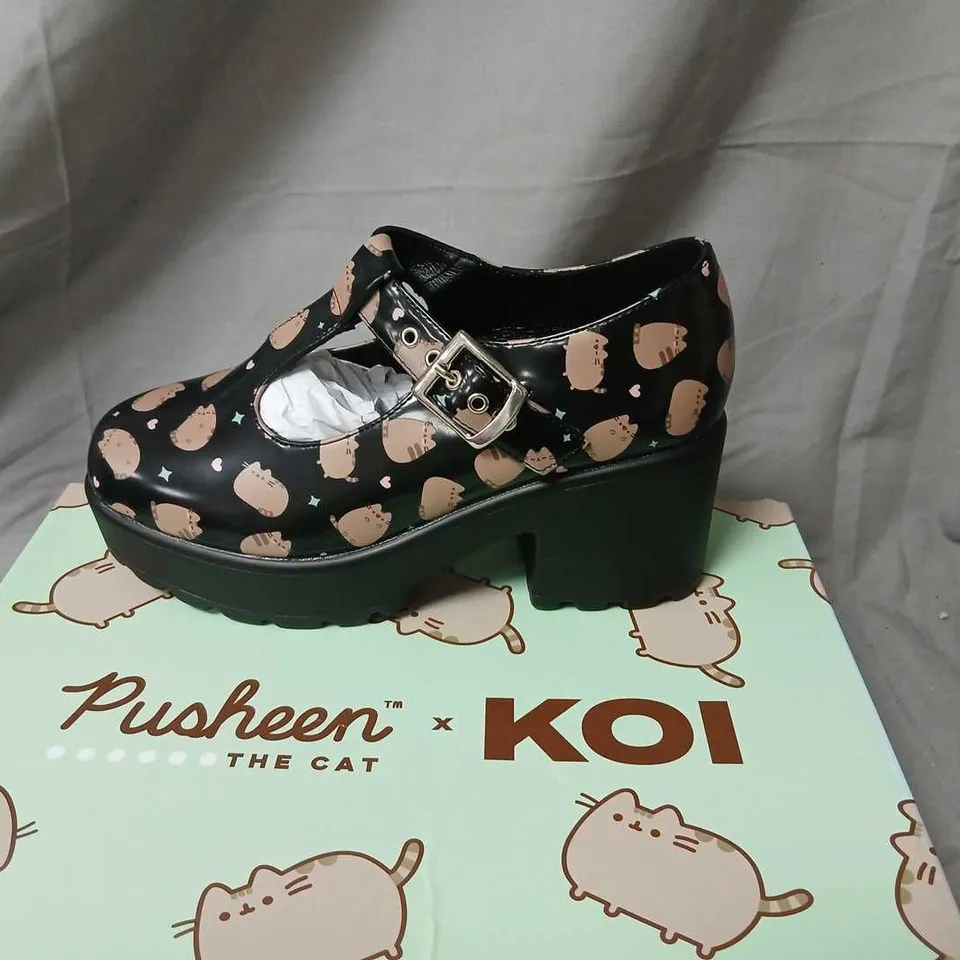 PUSHEEN X KOI MARY JANES – BLACK PATENT PLATFORM SHOES, UK 5 (ND356P)