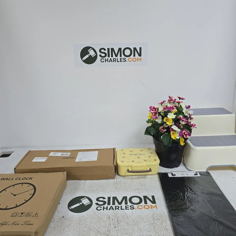 BOX OF APPROXIMATELY 10 ASSORTED ITEMS INCLUDING A STEP, SOME FAKE DECORATIVE FLOWERS AND A CLIPBOARD