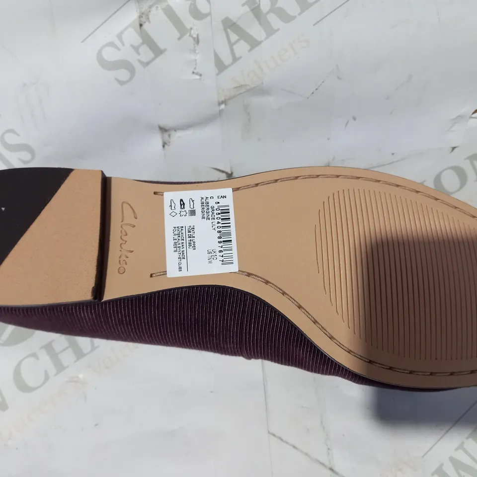 BOXED PAIR OF CLARKS GRACE LILLY BALLERINA WITH BOW TRIM STANDARD FIT IN PURPLE UK SIZE 5
