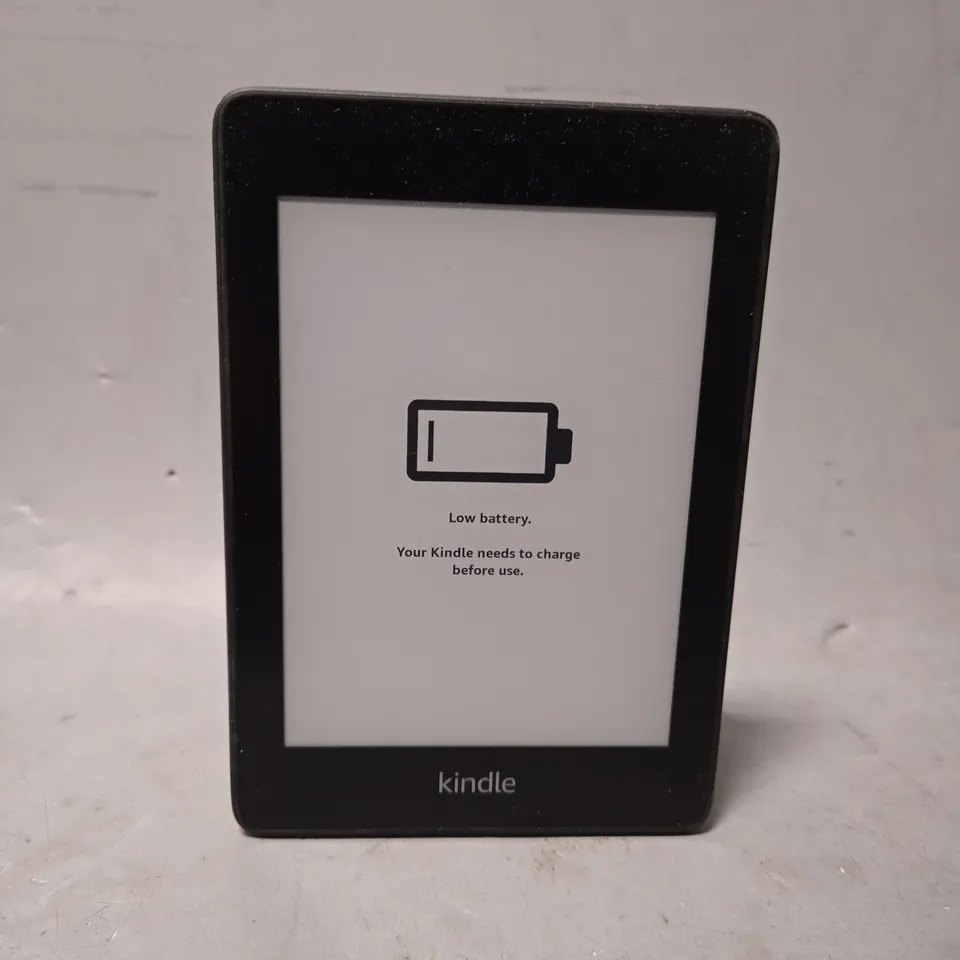 AMAZON KINDLE E-READER