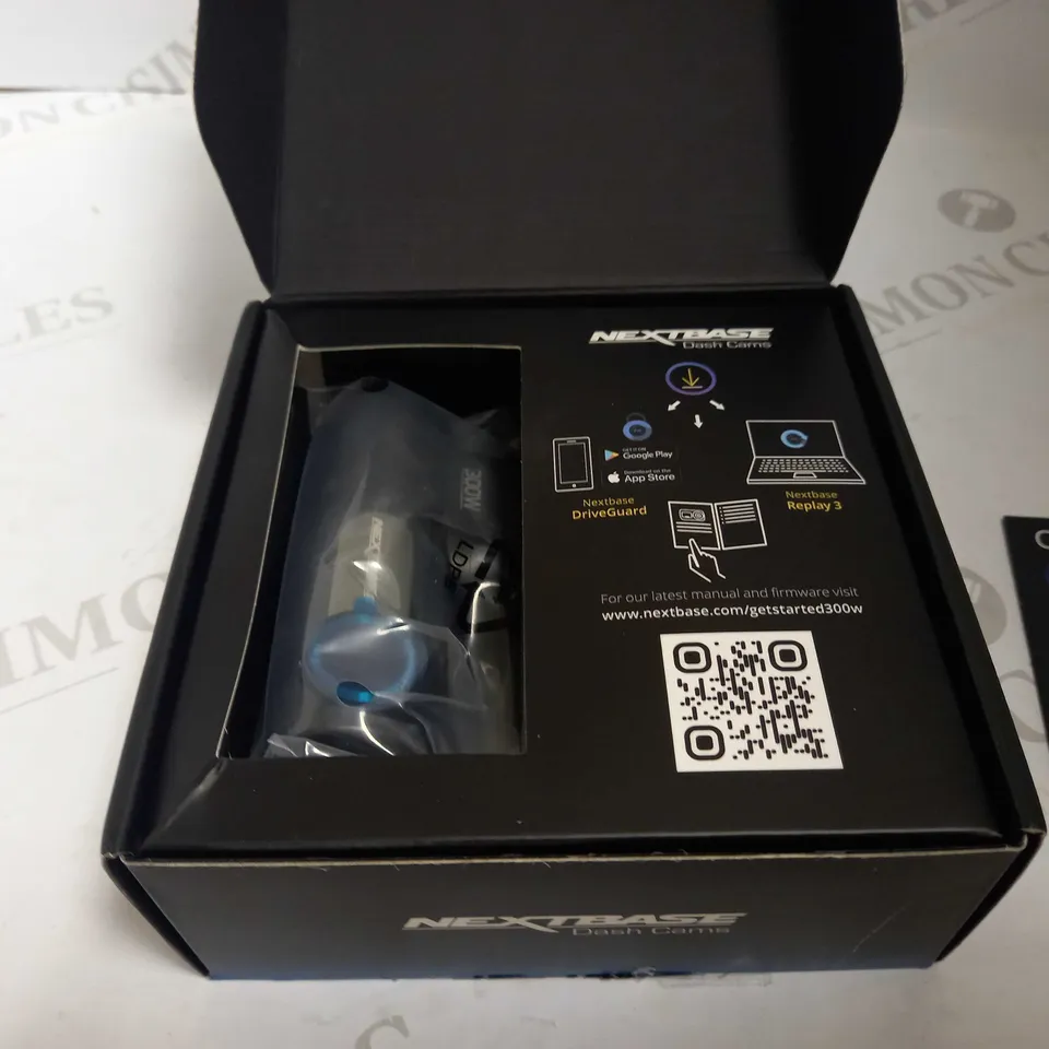 300W DASH CAM & 8GB SD CARD 
