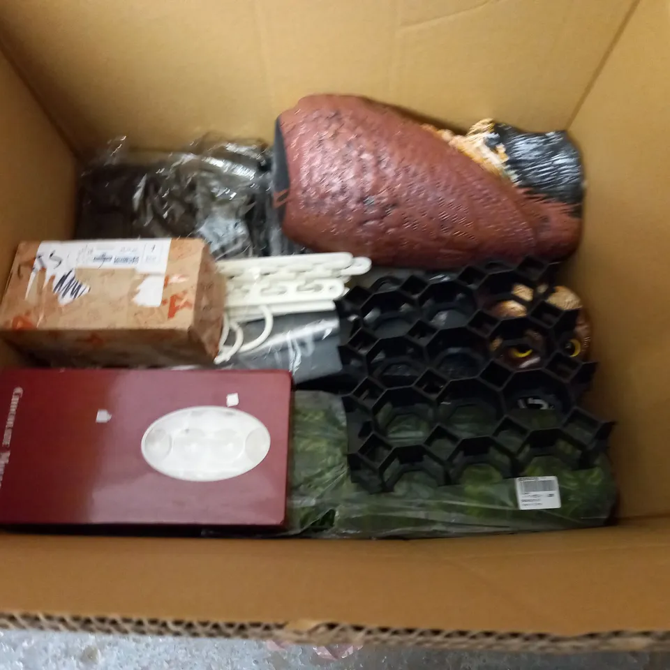 LARGE QUANTITY OF ASSORTED HOUSEHOLD ITEMS TO INCLUDE STORAGE BOOK, CHOCOLATE MOULDS AND WINDOW BIRD FEEDER