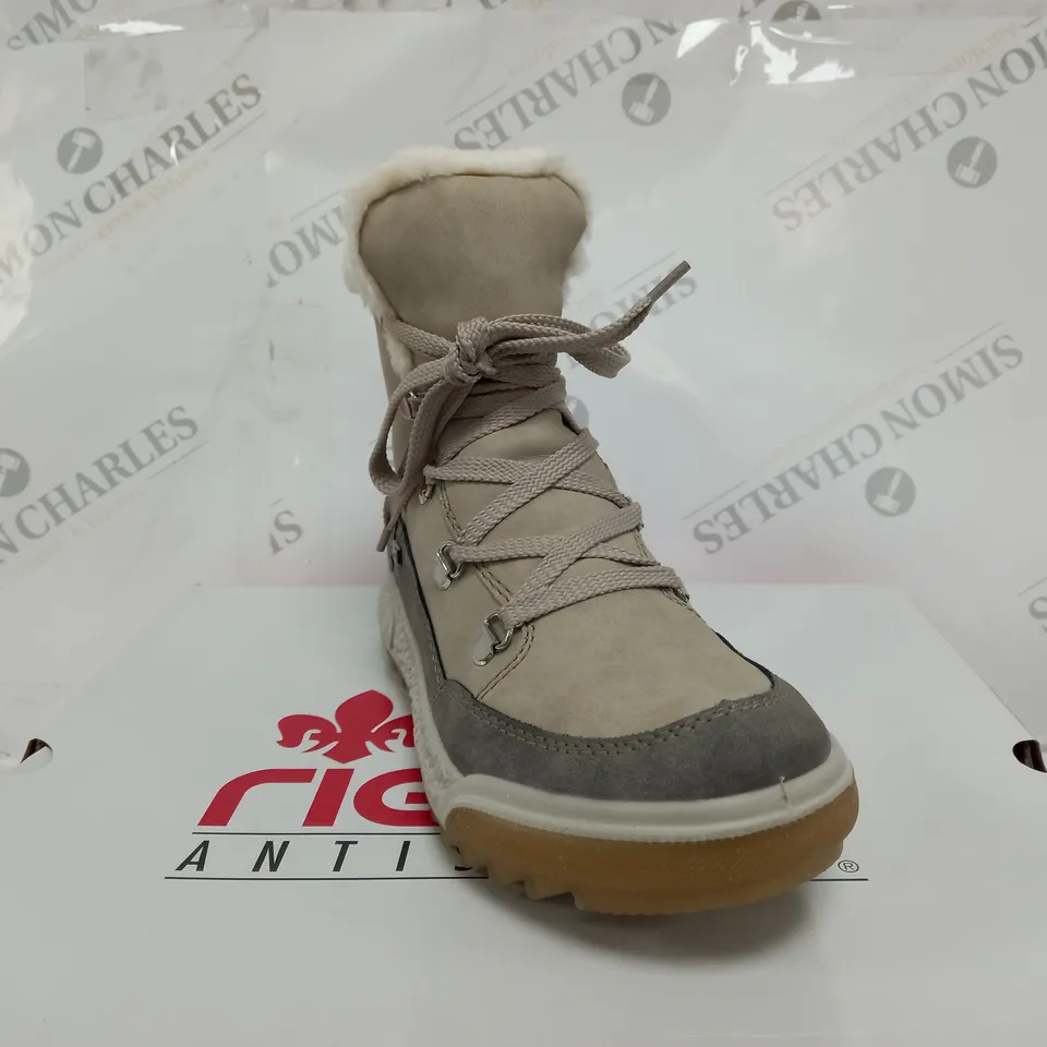 BOXED PAIR OF RIEKER ANTISTRESS WARM HIKING BOOTS SIZE 4 CREAM 