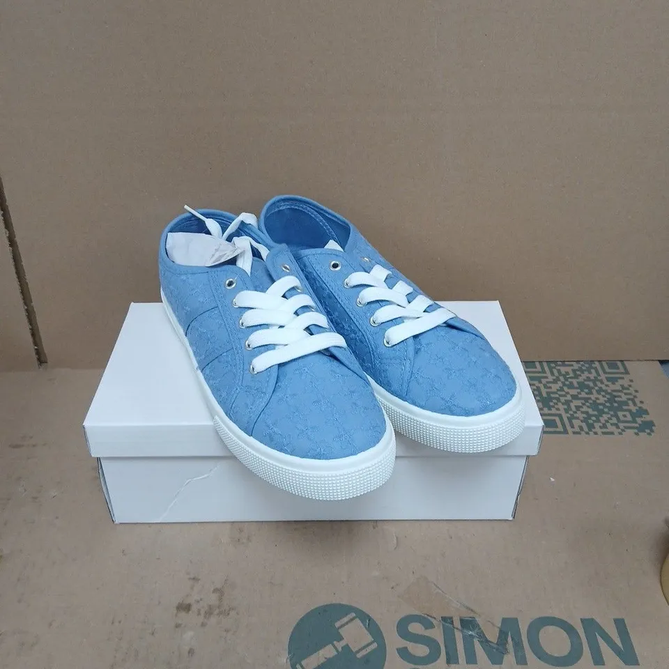 URBAN JACKS ZITA LIGHT BLUE TRAINERS – UK 6