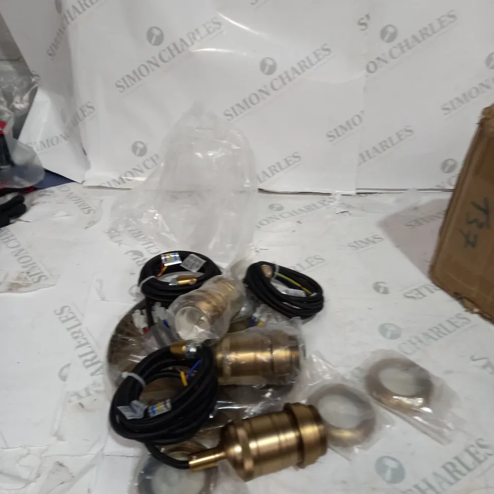 BOX OF 3 LIGHTS AND WALL FIXINGS 