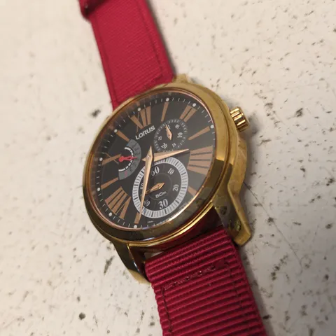 LORUS CHRONOGRAPH WRISTWATCH – GOLD-TONE CASE, RED STRAP