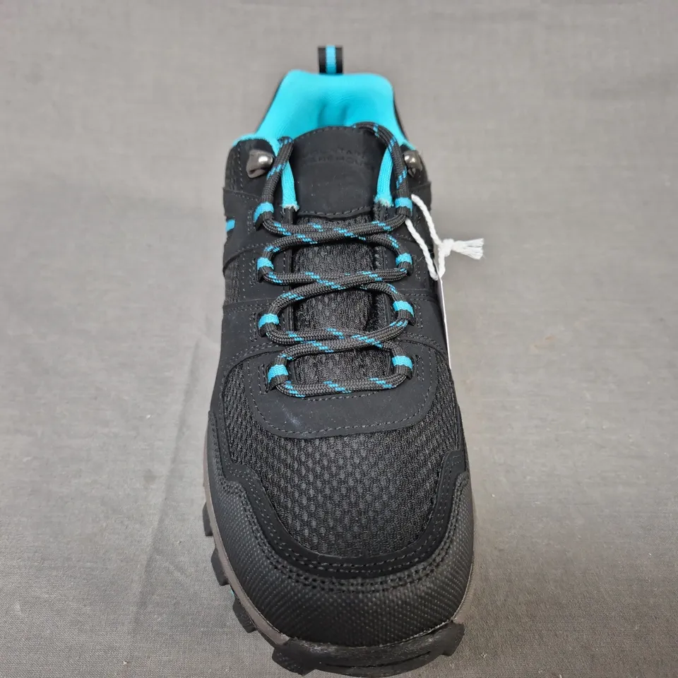 PAIR OF MOUNTAIN WAREHOUSE SHOES IN BLACK/CYAN UK SIZE 7