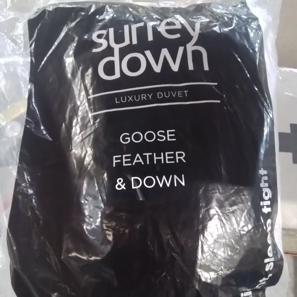 LOT CONTAINING VARIOUS CURTAINS DUVET MATRESS TOPPER ETC. (SIZES AND COLOURS VARY)