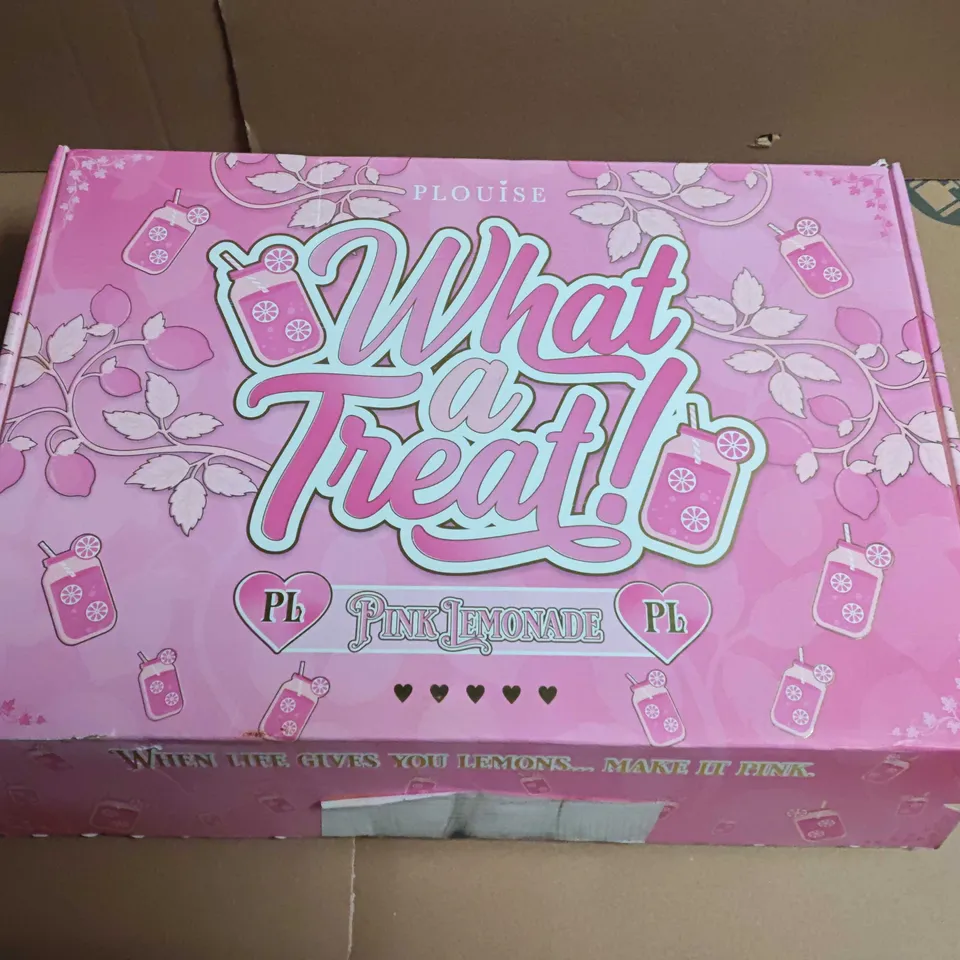 P LOUISE WHAT A TREAT! PINK LEMONADE MAKE-UP GIFT SET