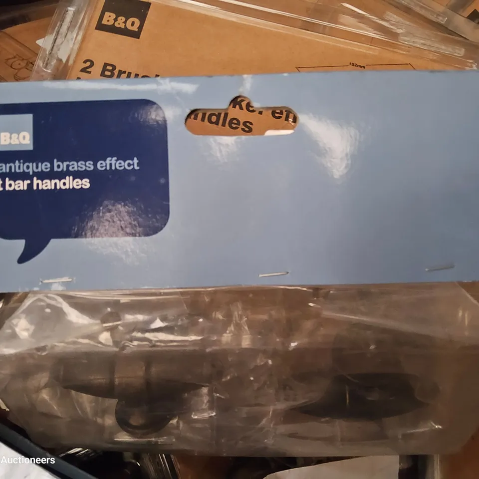 PALLET CONTAINING LARGE QUANTITY OF DRAWER HANDLES